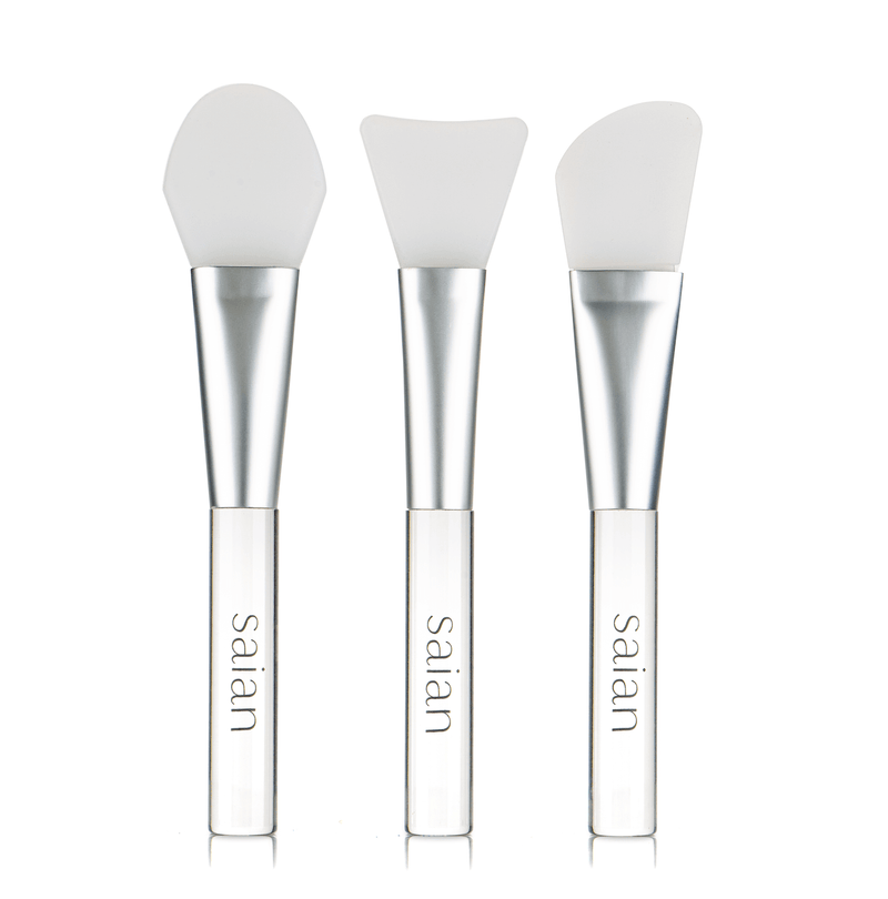 Saian Silicone Applicator Spatula Trio shows three soft tools for smooth mask application without using fingers.